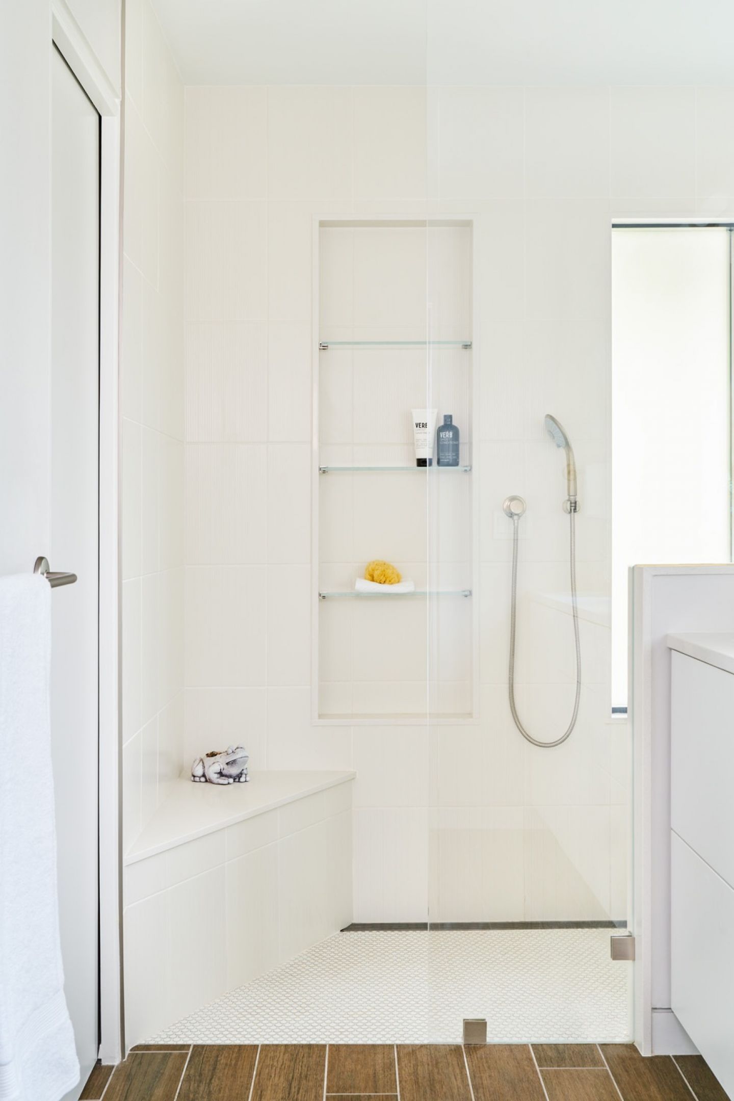 White shower no lip